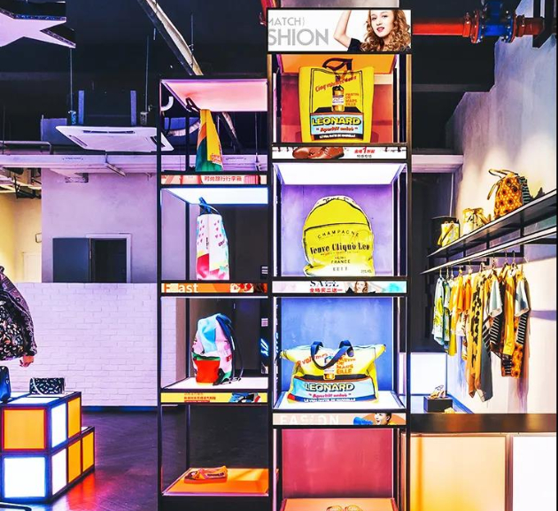 條形屏鞋服專賣店應用：實時展示貨品信息